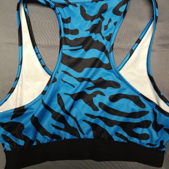 Shein bra and boxer set size medium but fits like a large possibly an extra larg - Picture 3 of 4